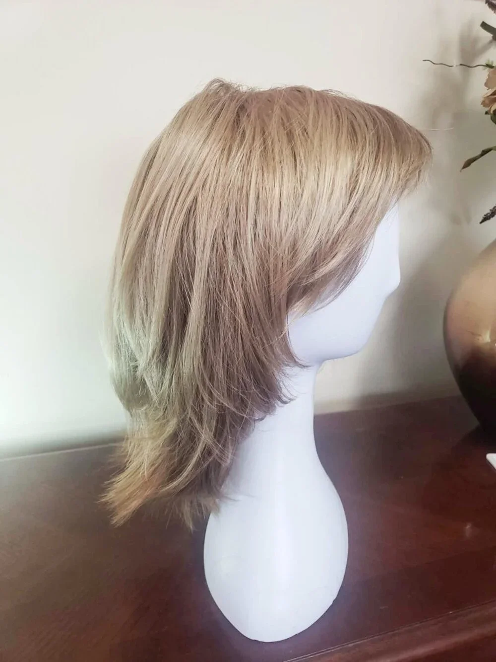 RENE of PARIS JADE Retro Shag Wig in the color Vanilla Bean - EUC